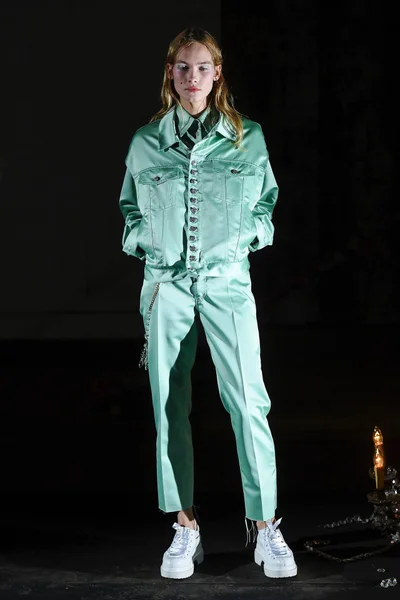 Look 12